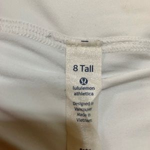 lululemon athletica Skirts - White Lululemon ren is skirt Size 8 lululemon athletica Skirts - White Lululemon ren is skirt Size 8